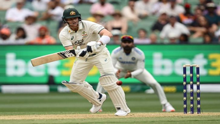 Steve Smith batting for Australia against India